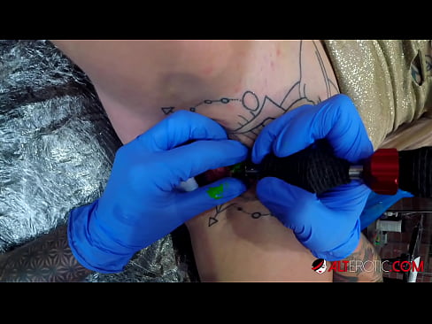 ❤️ Tsis tshua muaj tattooed hottie Sully Savage tau txais tattoo ntawm nws clitoris Fucking video  ntawm peb hmn.xywewl.top% ib
